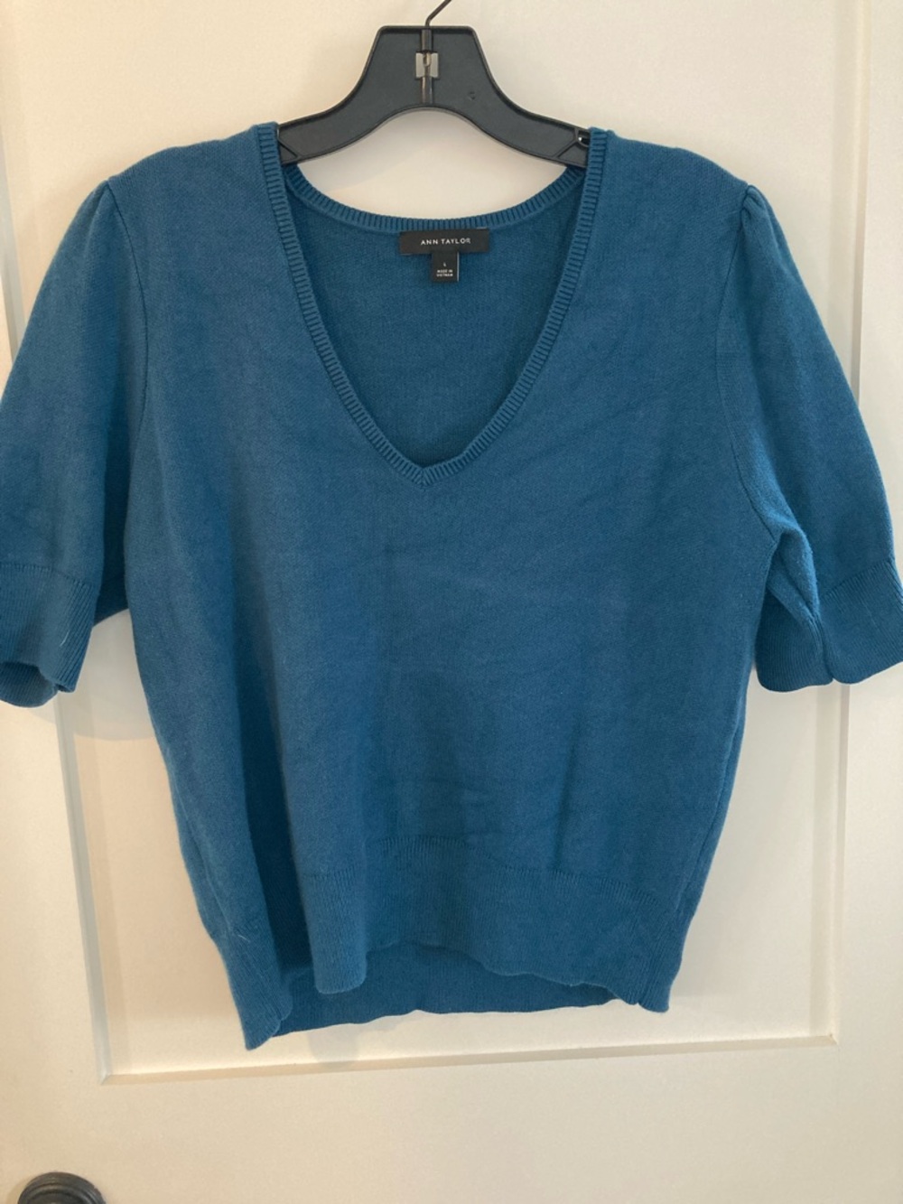 Ann Taylor Teal V-Neck Short Sleeve Knit Top